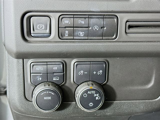 Used 2024 Chevrolet Suburban RST w/ Luxury Package image 13