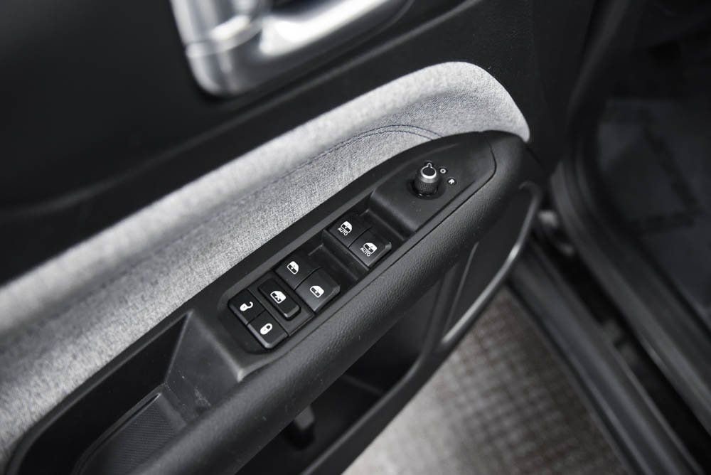 Used 2023 Jeep Compass Latitude image 11