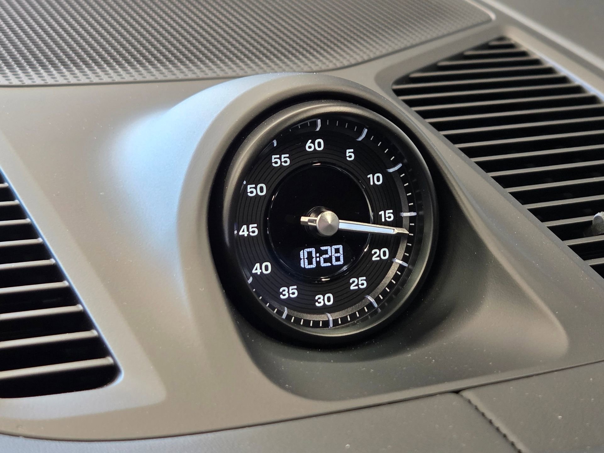 Certified 2026 Porsche Cayenne E-Hybrid Coupe AWD/4WD image 18