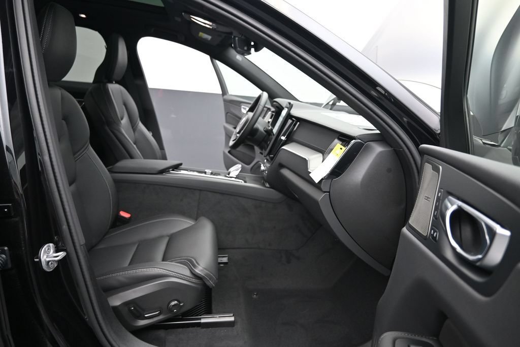 New 2026 Volvo XC60 B5 Ultra w/ Protection Package Premier AWD/4WD image 15