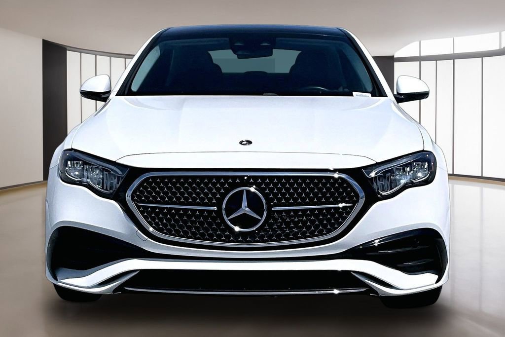 Used 2025 Mercedes-Benz E 350 4MATIC Sedan image 2