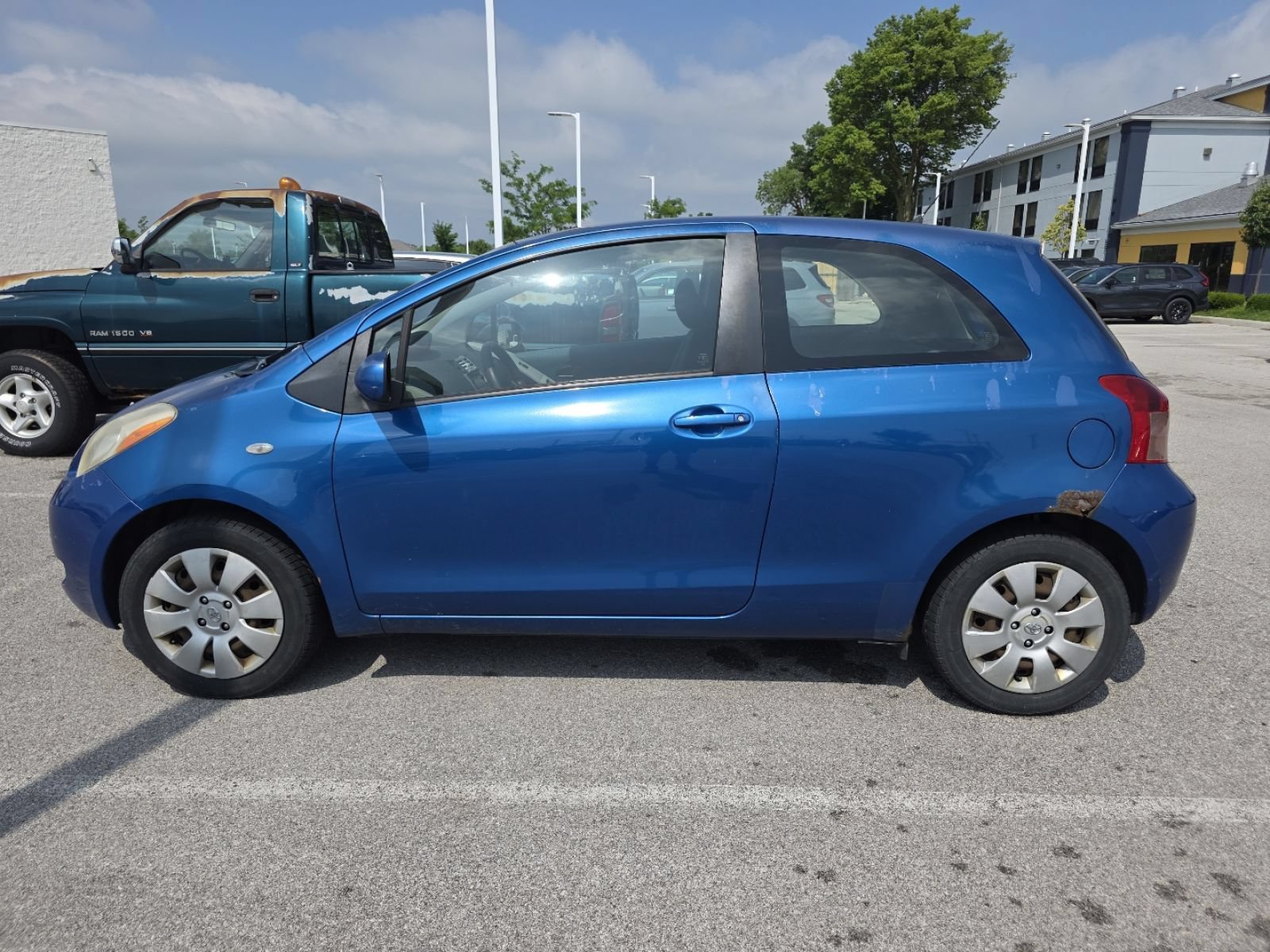 Used 2007 Toyota Yaris 2-Door Hatchback FWD image 5
