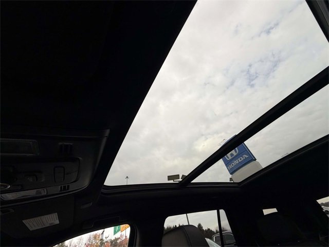 Used 2023 GMC Yukon Denali image 16