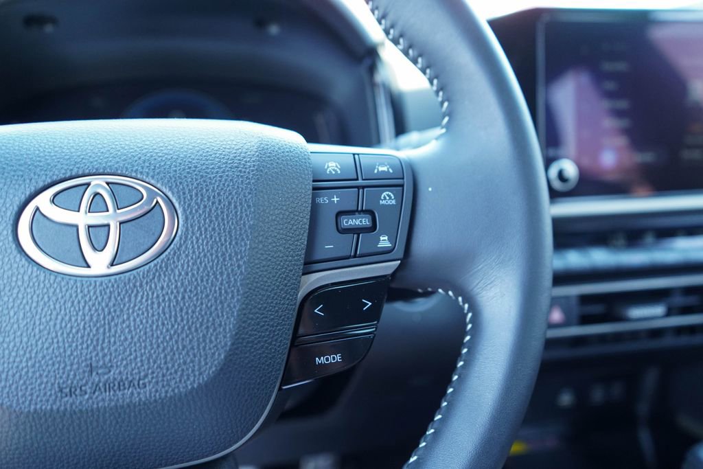 Used 2025 Toyota Camry SE w/ Convenience Package FWD image 31