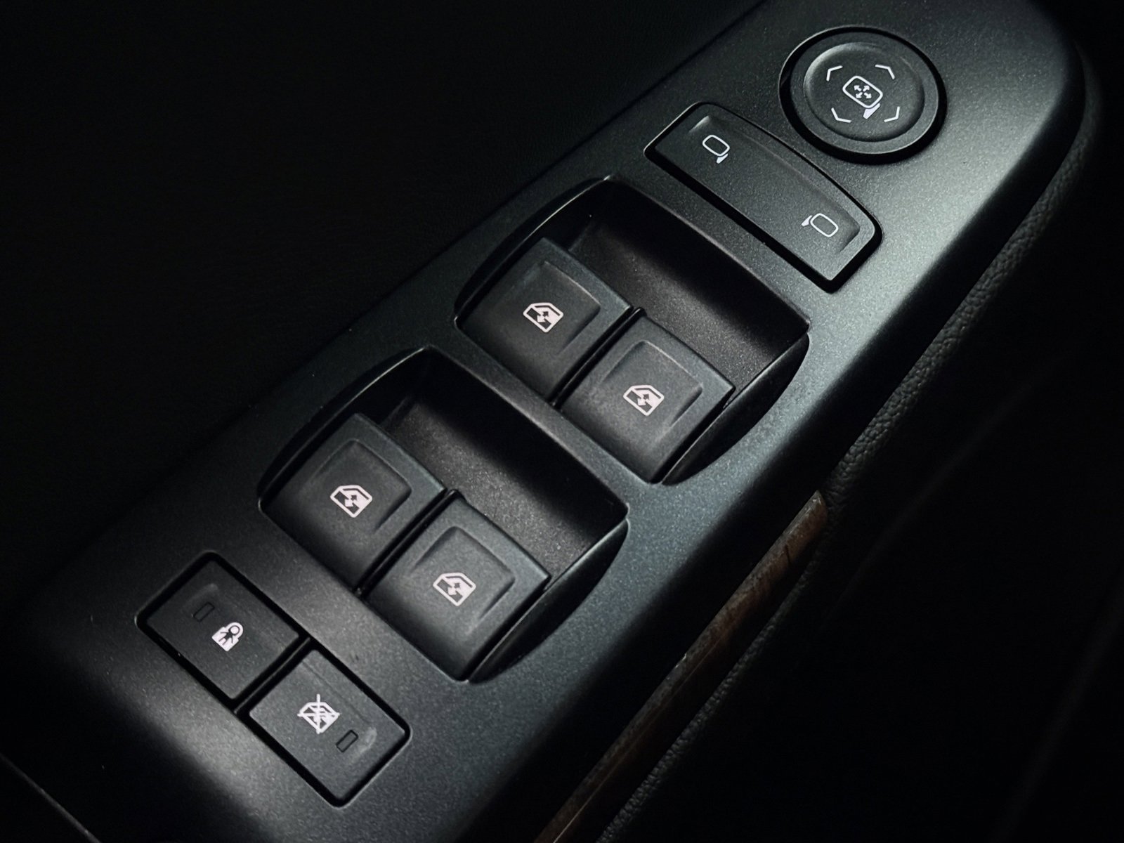 Used 2018 Chevrolet Tahoe LS w/ All-Season Package image 30