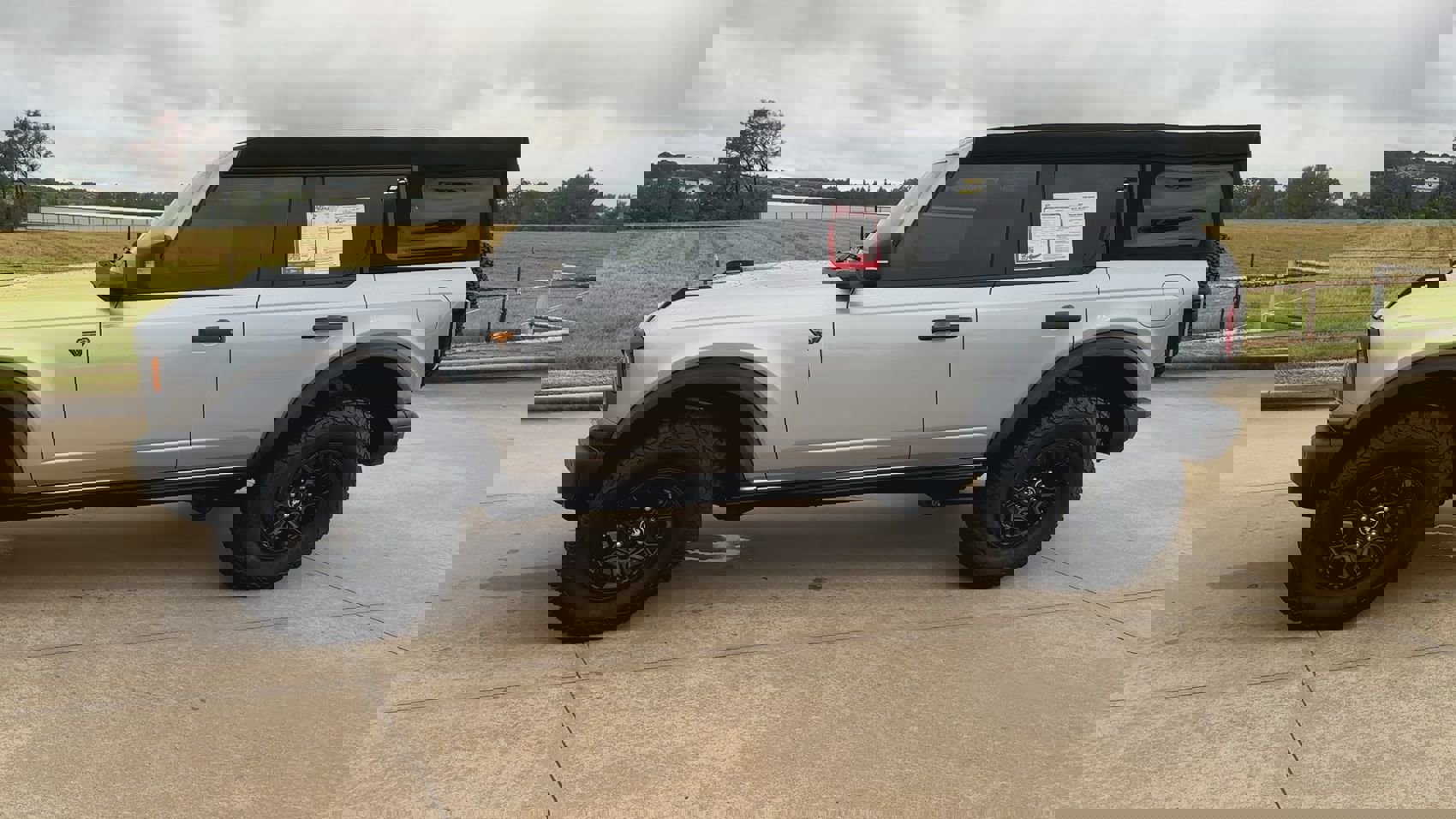 Used 2023 Ford Bronco Badlands image 4