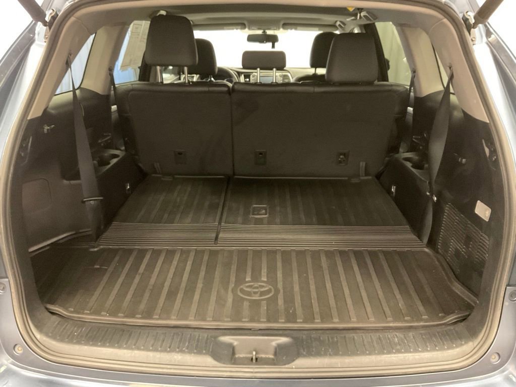 Used 2016 Toyota Highlander XLE AWD/4WD image 9