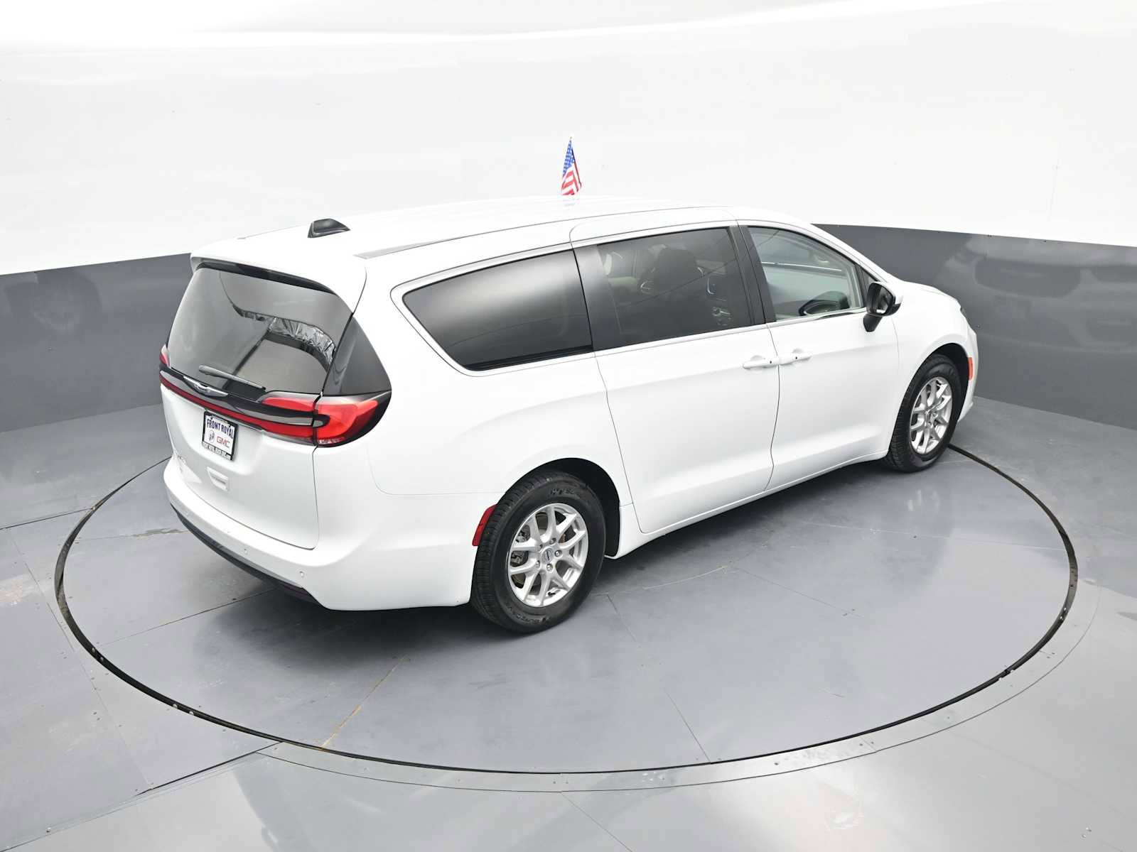 Used 2023 Chrysler Pacifica Touring-L FWD image 35