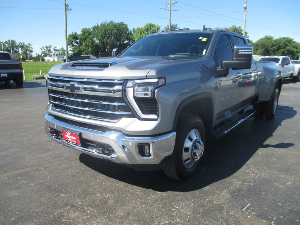Used 2025 Chevrolet Silverado 3500 LTZ w/ LTZ Plus Package AWD/4WD image 13