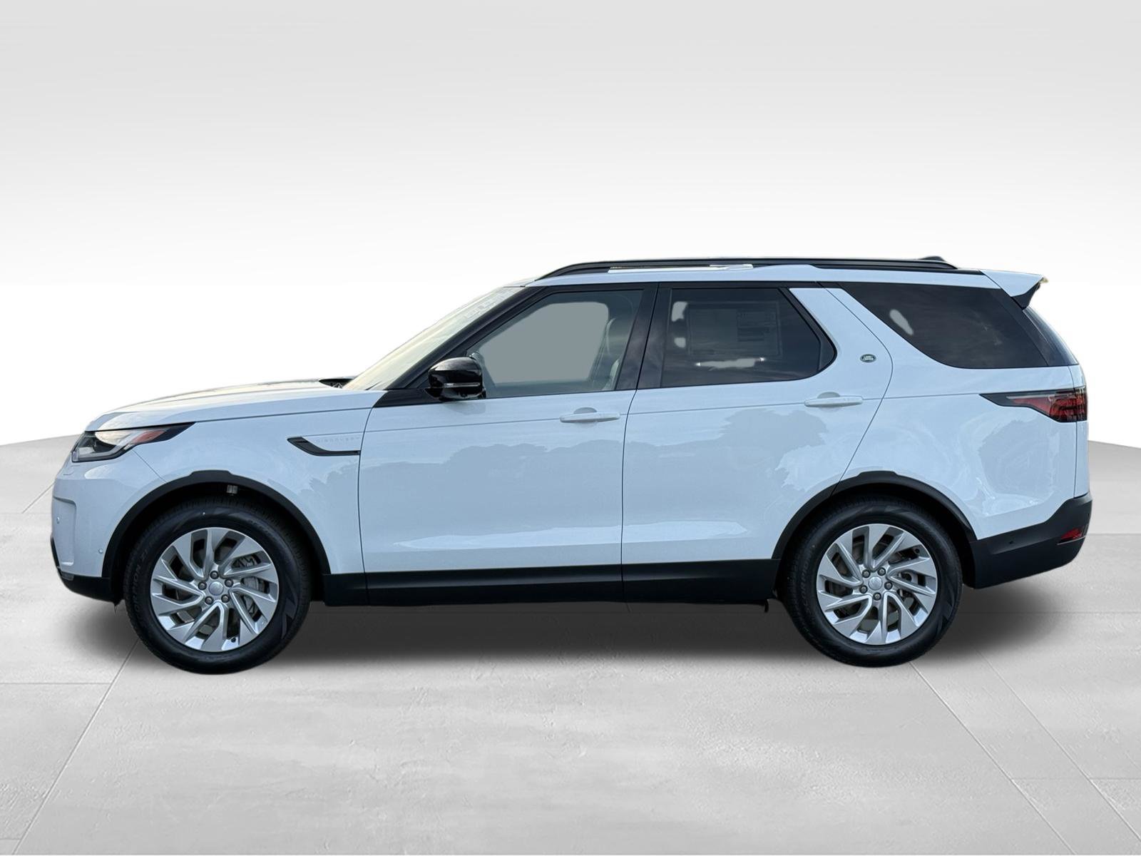 New 2026 Land Rover Discovery S AWD/4WD image 2