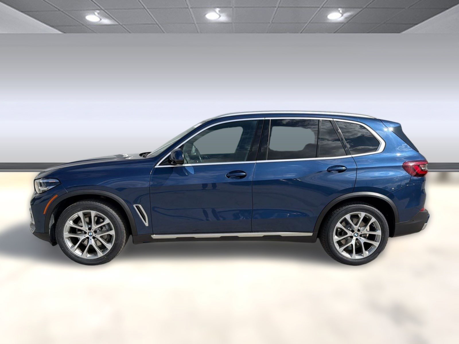 Used 2023 BMW X5 sDrive40i RWD image 2