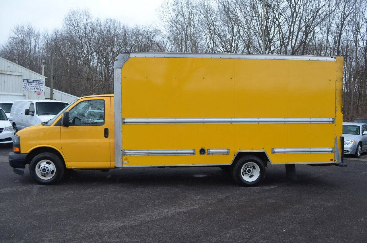 Used 2018 GMC Savana 3500 Extended w/ Driver Convenience Package image 3