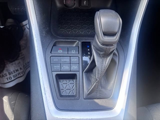 Used 2022 Toyota RAV4 XLE w/ XLE Grade Weather Package AWD/4WD image 27