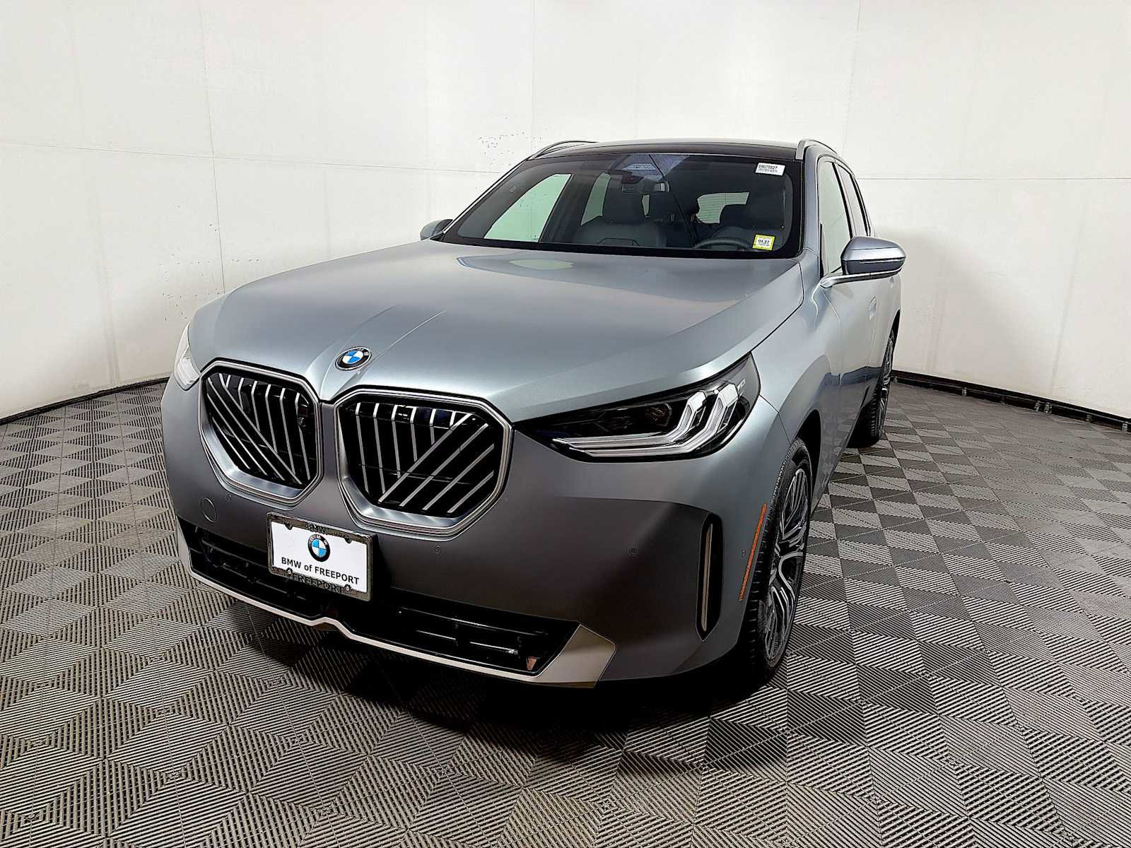 Certified 2025 BMW X3 xDrive30 w/ Premium Package AWD/4WD image 3