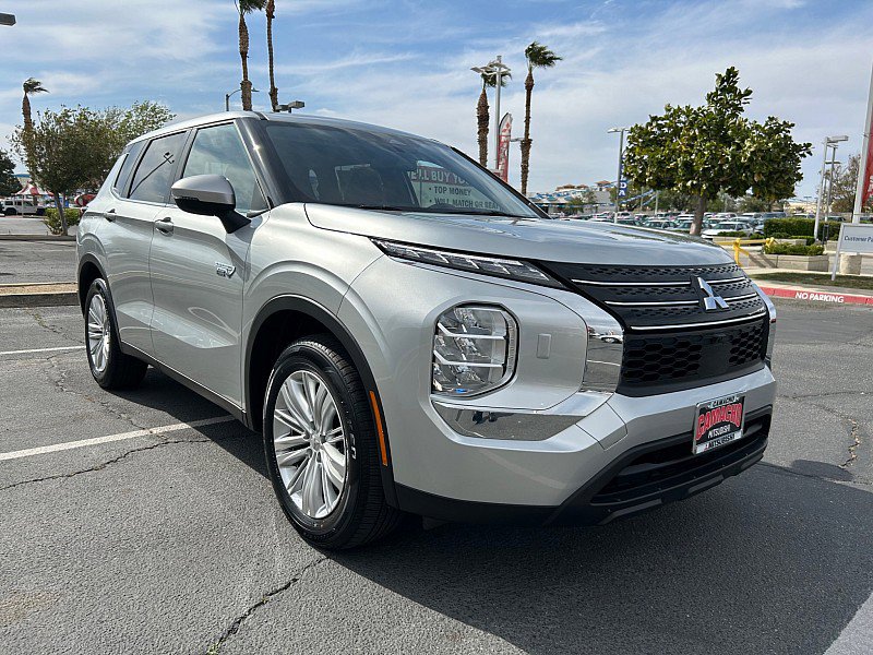 New 2025 Mitsubishi Outlander ES image 1