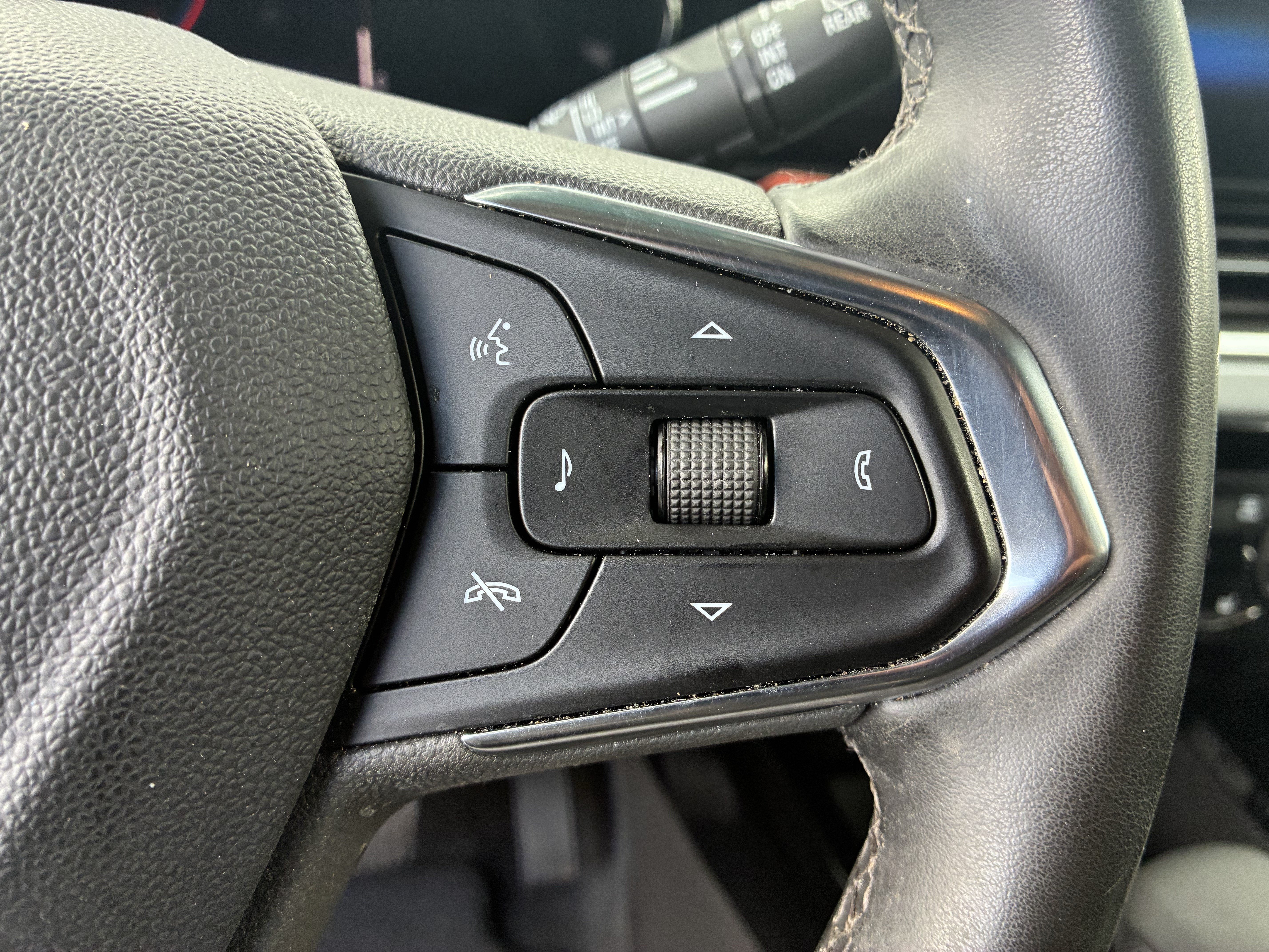 Used 2025 Chevrolet Trax LT w/ Driver Confidence Package FWD image 28