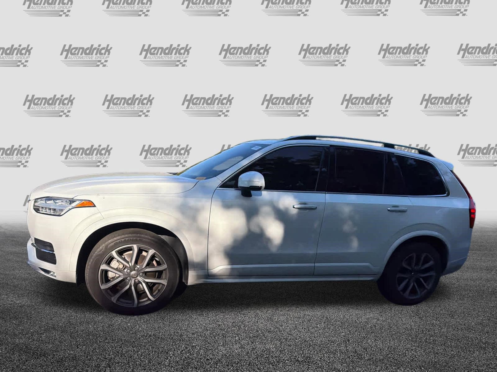 Used 2019 Volvo XC90 T5 Momentum w/ Multimedia Package AWD/4WD image 10
