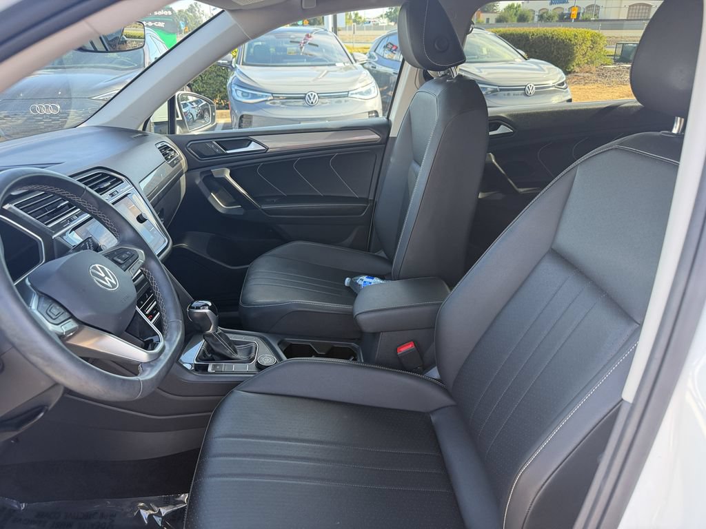 Used 2023 Volkswagen Tiguan SE w/ Panoramic Sunroof Package AWD/4WD image 12