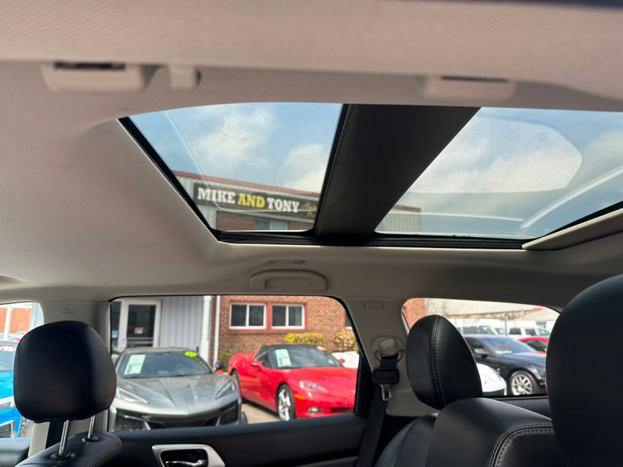 Used 2016 Nissan Pathfinder Platinum image 27