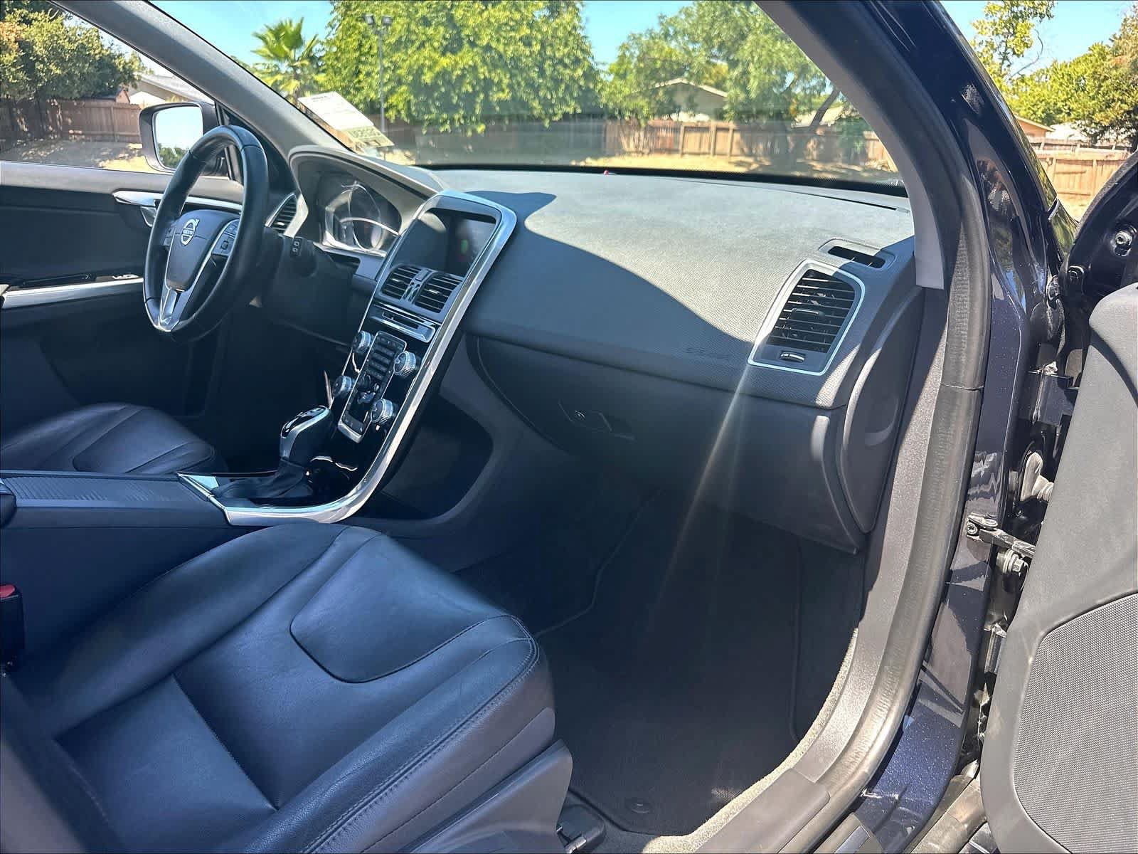 Used 2016 Volvo XC60 T5 Premier w/ Proximity Package FWD image 19