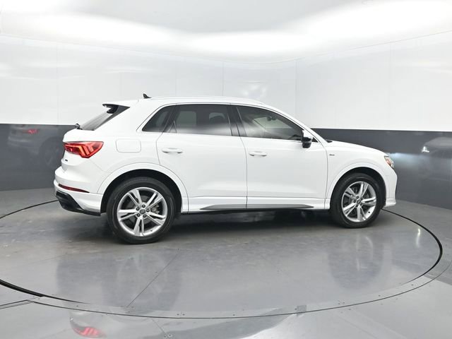 Used 2019 Audi Q3 2.0T Premium Plus w/ Premium Plus Package AWD/4WD image 2