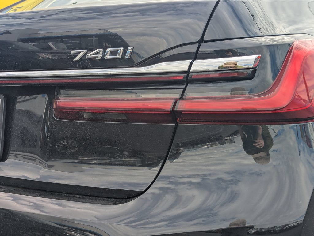 Used 2022 BMW 740i w/ Premium Package RWD image 5
