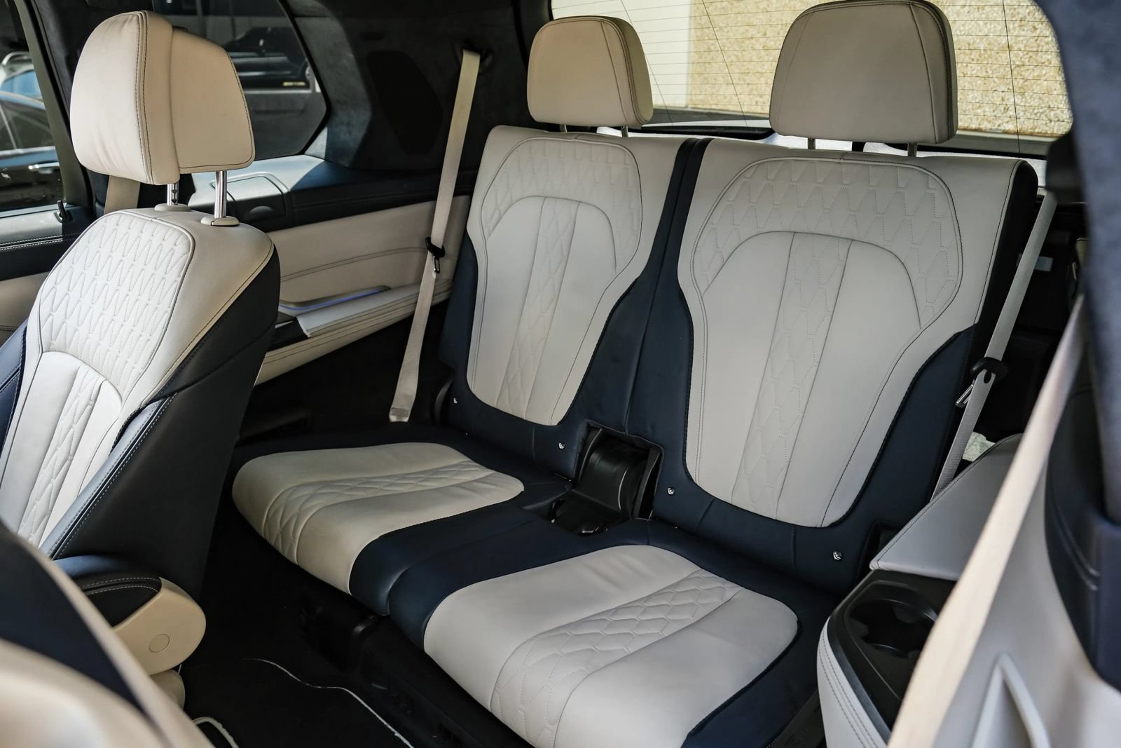 Used 2021 BMW X7 xDrive40i w/ M Sport Package AWD/4WD image 40