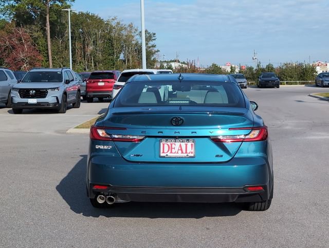 Used 2025 Toyota Camry SE image 4
