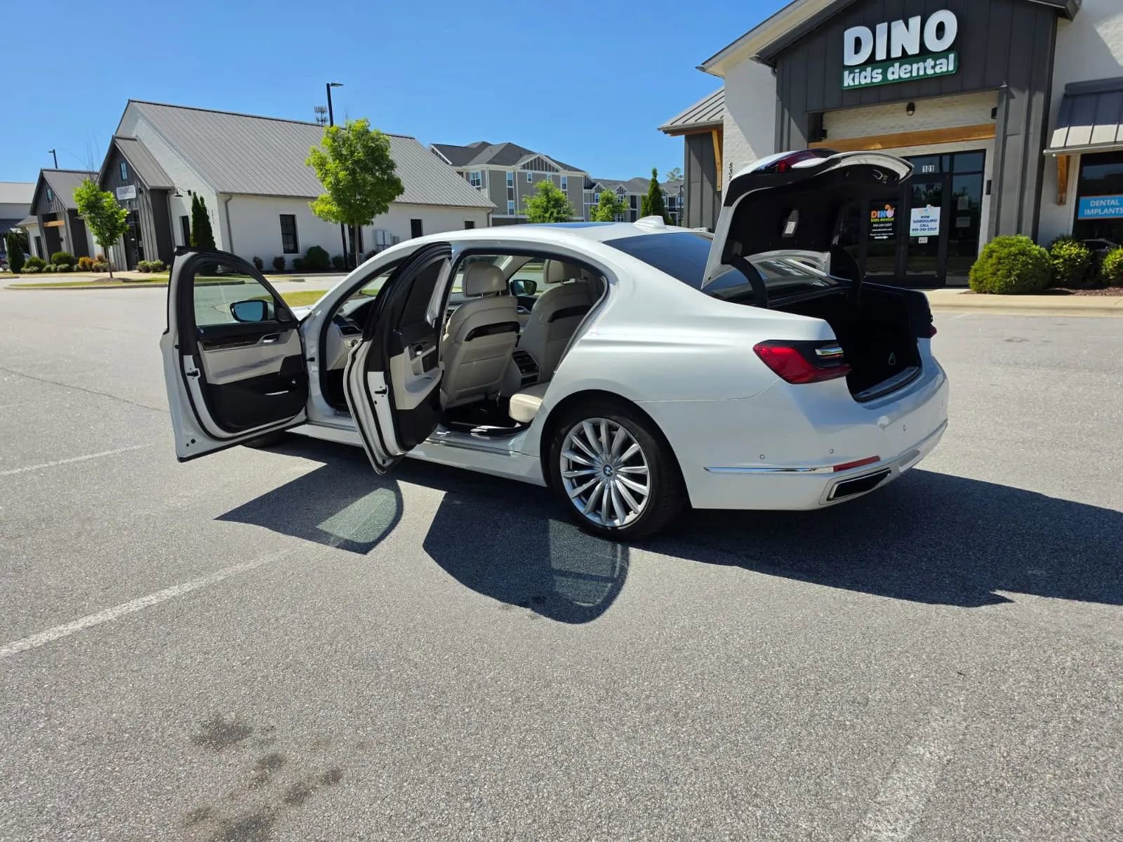 Used 2020 BMW 740i w/ Premium Package RWD image 26
