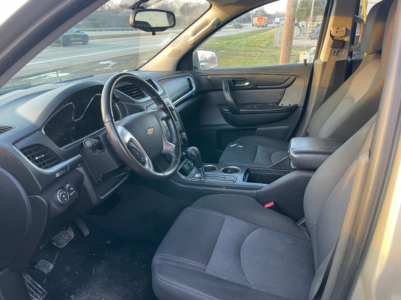 Used 2016 Chevrolet Traverse LT w/ Style and Technology Package image 3