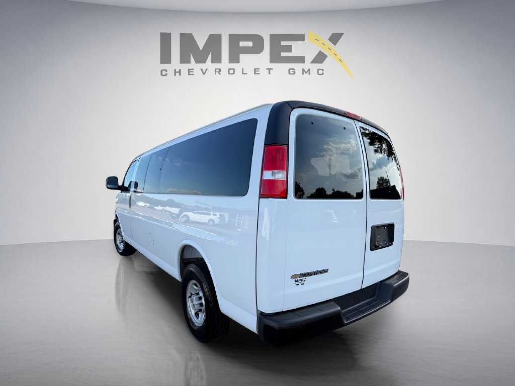 Used 2021 Chevrolet Express 2500 w/ Driver Convenience Package RWD image 3
