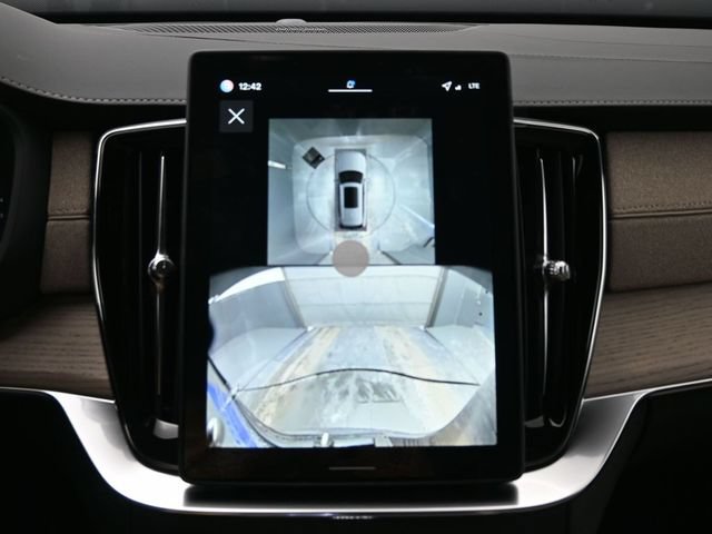 New 2026 Volvo XC90 B6 Plus w/ Protection Package Premier AWD/4WD image 22