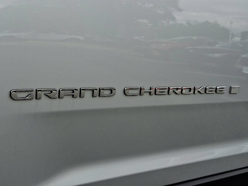 Certified 2023 Jeep Grand Cherokee Limited AWD/4WD image 34