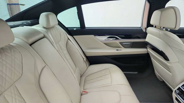 Used 2022 BMW 740i xDrive w/ M Sport Package image 26