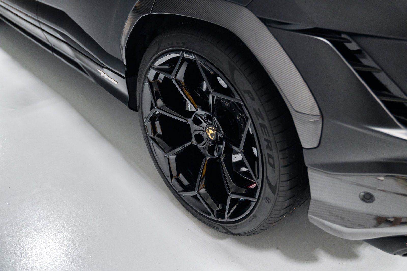 Used 2024 Lamborghini Urus Performante AWD/4WD image 40