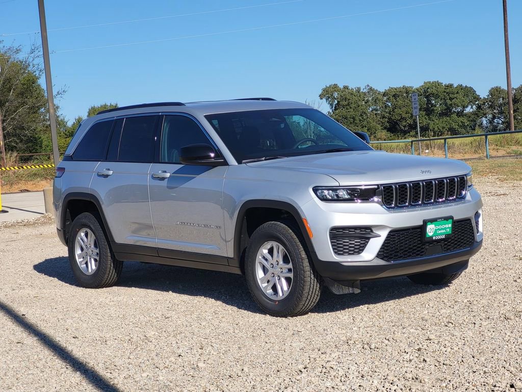 New 2025 Jeep Grand Cherokee Laredo RWD image 2
