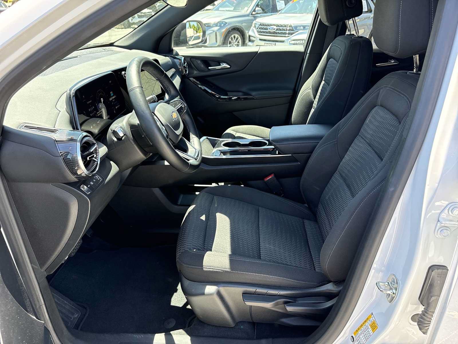 Used 2025 Chevrolet Equinox LT AWD/4WD image 19
