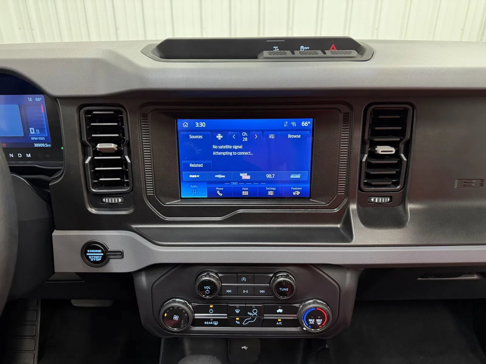 Used 2023 Ford Bronco 4-Door AWD/4WD image 34