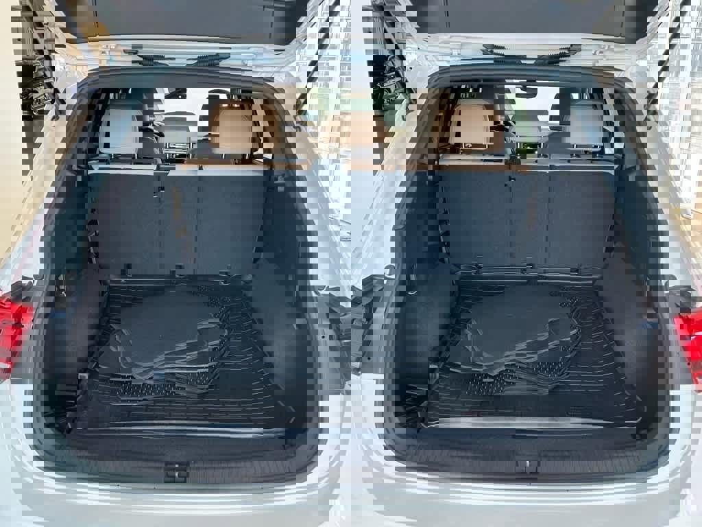 Certified 2023 Volkswagen Tiguan SE R-Line image 20