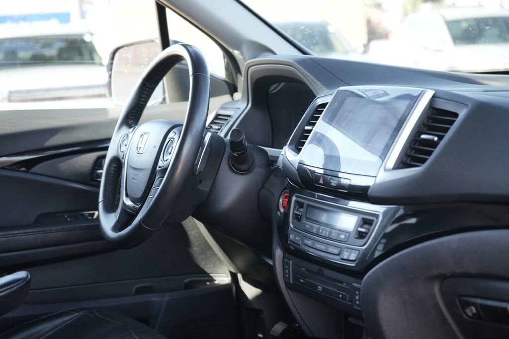 Used 2017 Honda Pilot Touring image 13