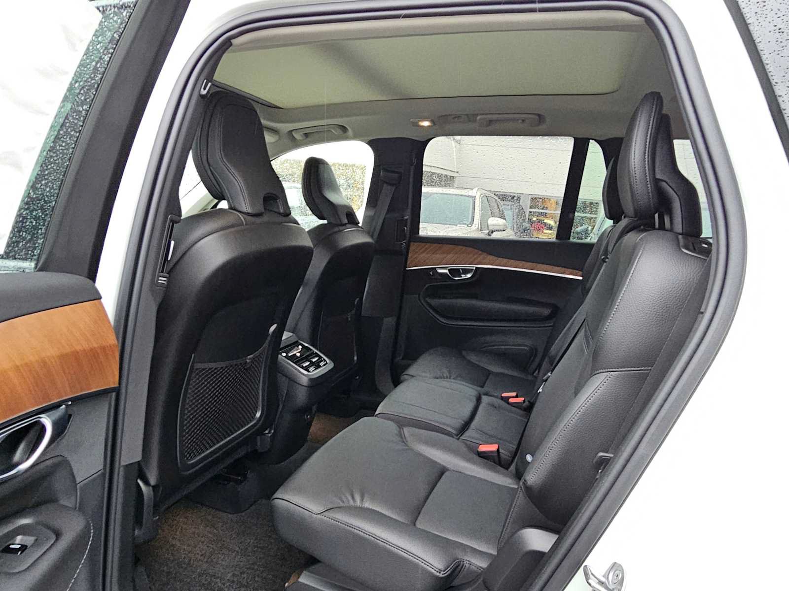 New 2025 Volvo XC90 B6 Plus w/ Protection Package Premier AWD/4WD image 19