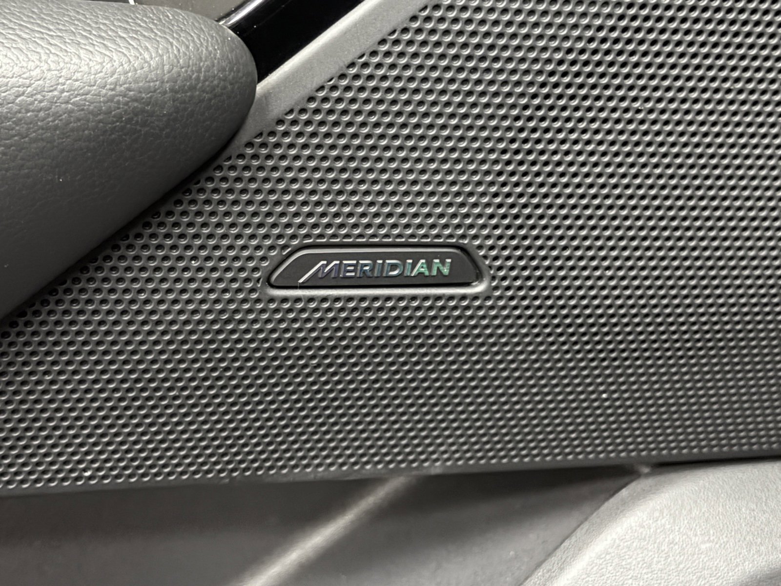 Used 2019 Land Rover Range Rover Velar S image 22