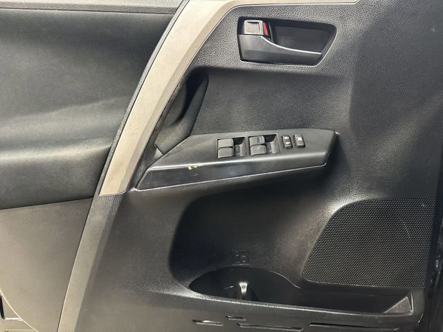 Used 2016 Toyota RAV4 LE image 19