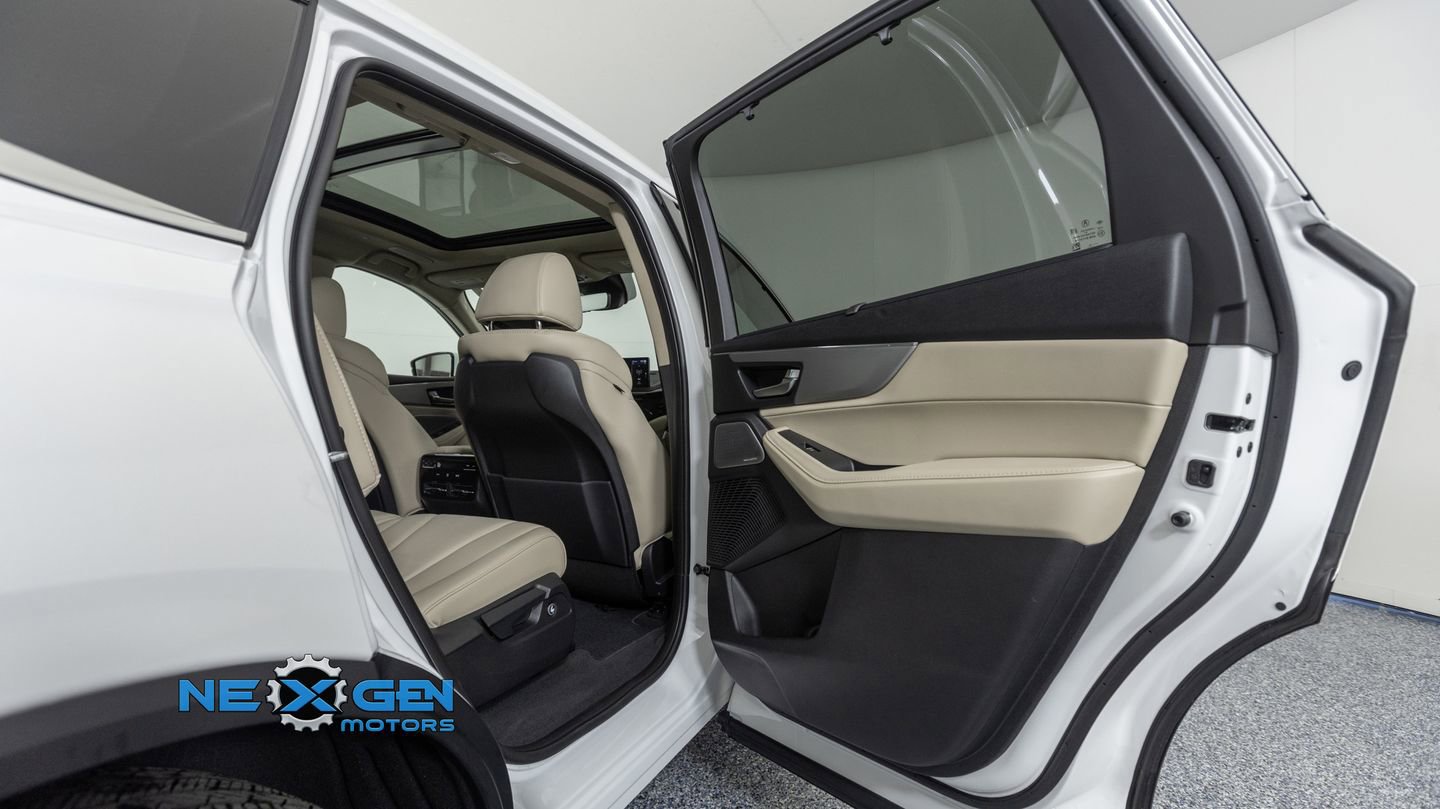 Used 2025 Acura MDX w/ Technology Package image 33