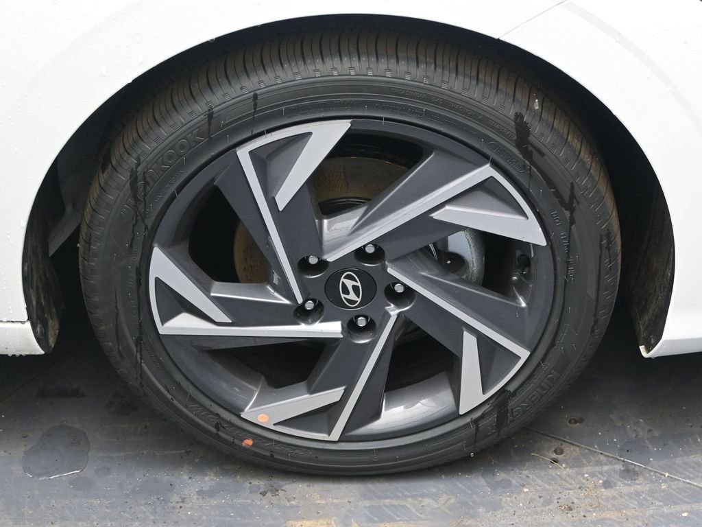 Certified 2025 Hyundai Elantra SEL image 10