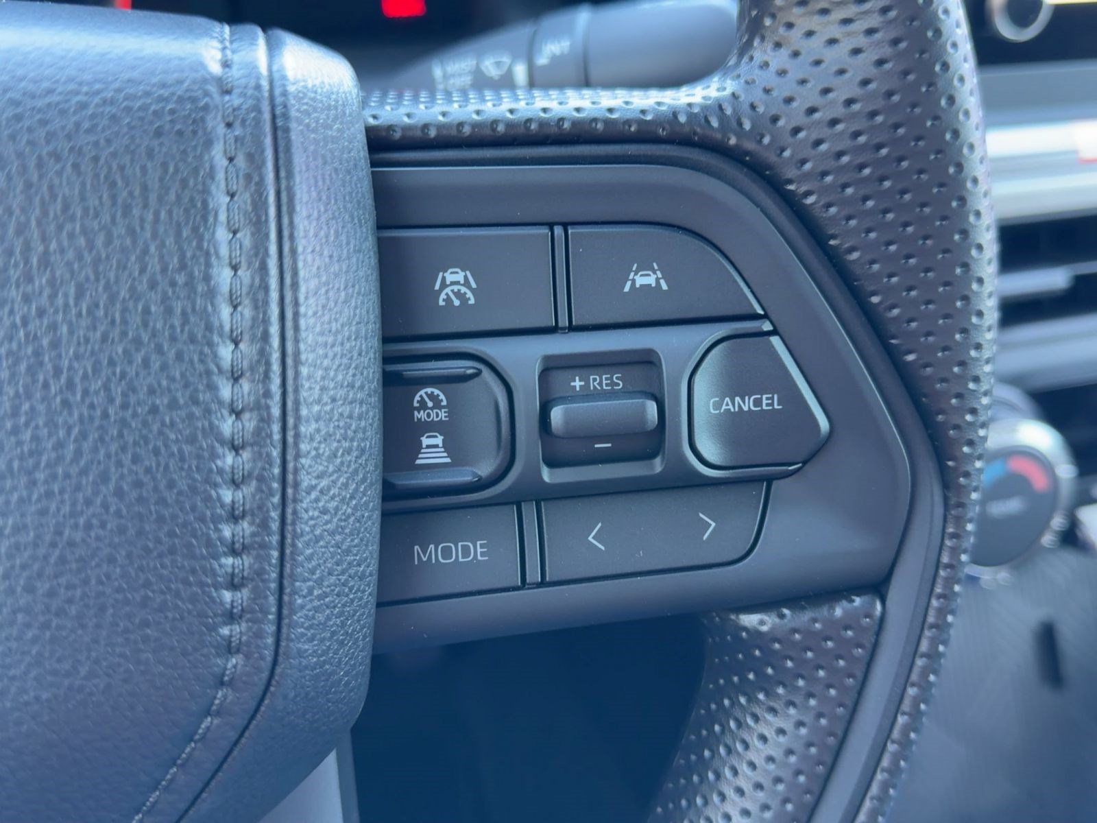 Used 2025 Toyota Tacoma SR5 AWD/4WD image 15
