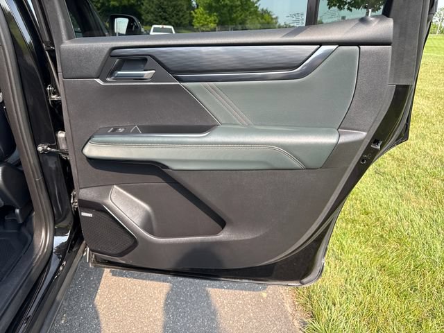 Used 2025 GMC Acadia AT4 w/ Luxury Package AWD/4WD image 17