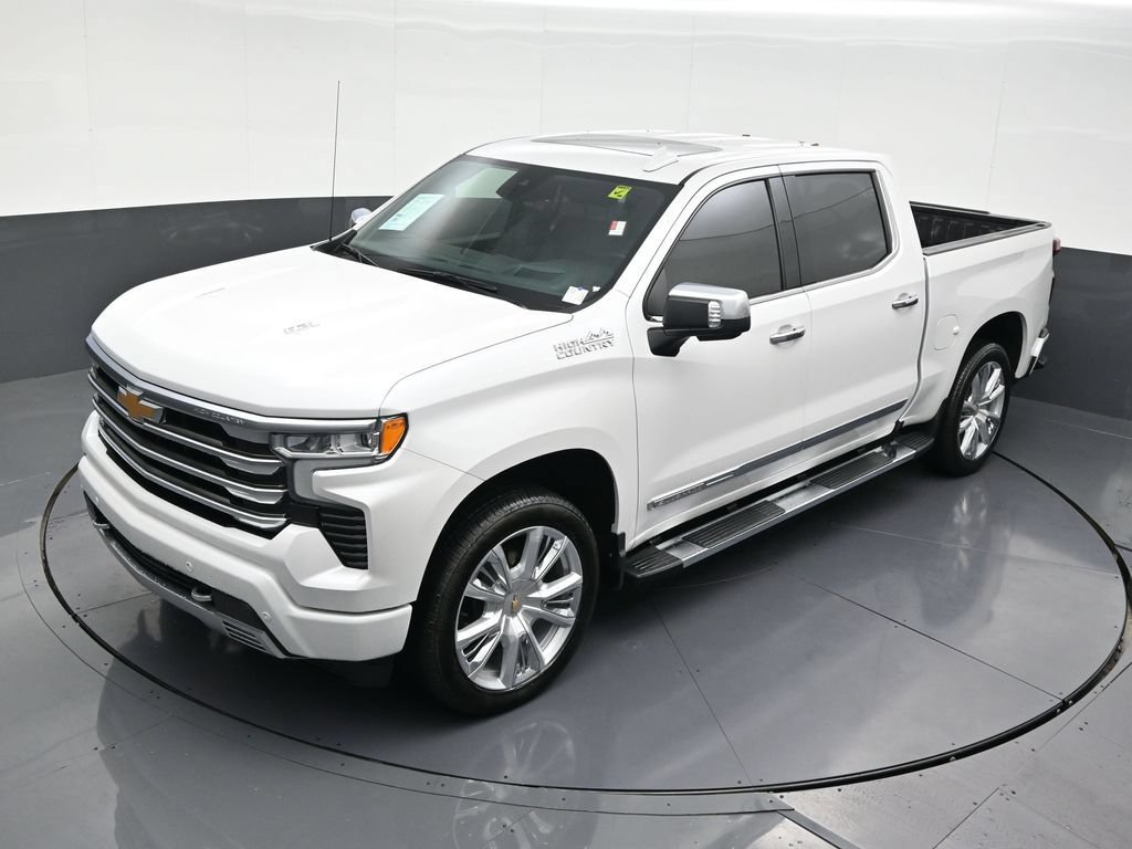 Used 2025 Chevrolet Silverado 1500 High Country w/ High Country Premium Package AWD/4WD image 15