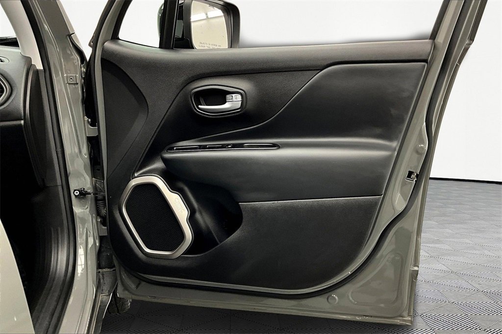 Used 2022 Jeep Renegade Limited image 24