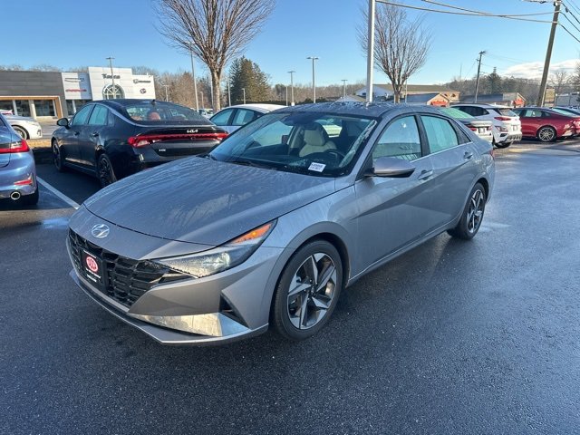 Used 2023 Hyundai Elantra Limited image 4